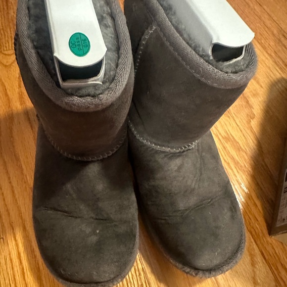 Girls Ugg Boots - Picture 6 of 7